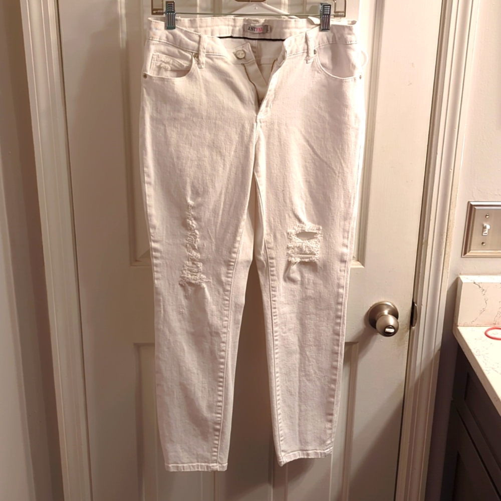 JustFab Women's White Distressed Jeans